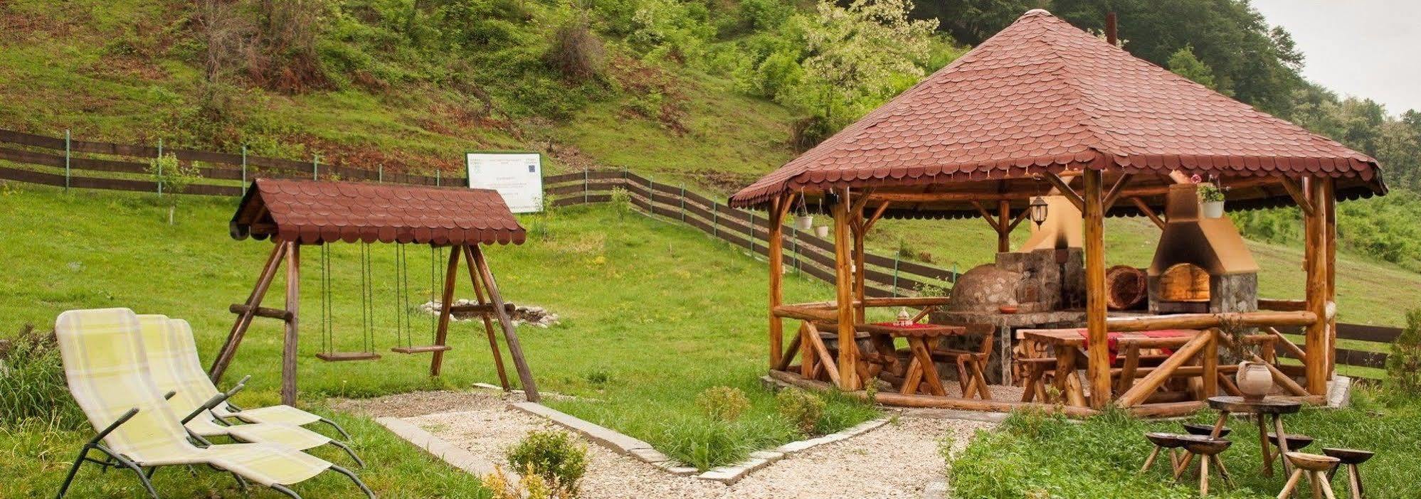 Pensiunea Castania - Pensiune Cu Piscina La Munte Половраги Екстериор снимка